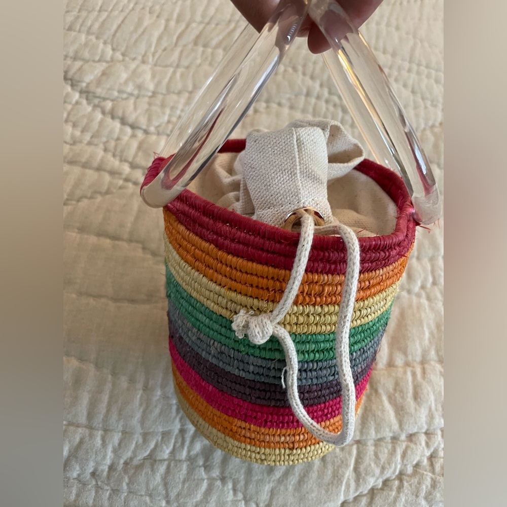 🌈 Rainbow stripe Poolside ‘Marley’ bucket raffia bag w clear ring handles